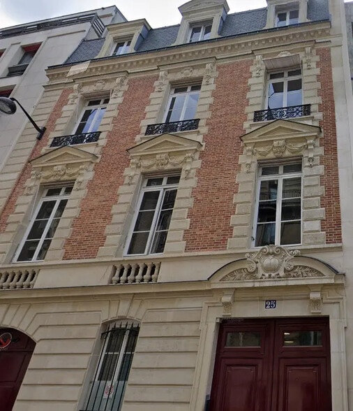 25 Rue Chateaubriand, Paris à louer - Photo de l’immeuble – Image 1 sur 11