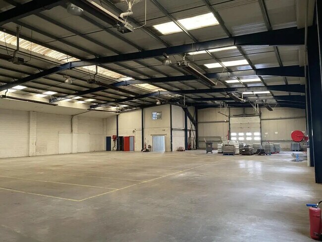 Plus de détails pour Bureau, Industriel/Logistique à louer