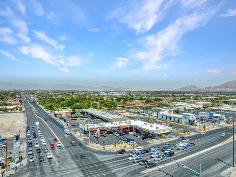 2401-2413 S Eastern Ave, Las Vegas, NV à louer - Photo de l’immeuble – Image 2 sur 7