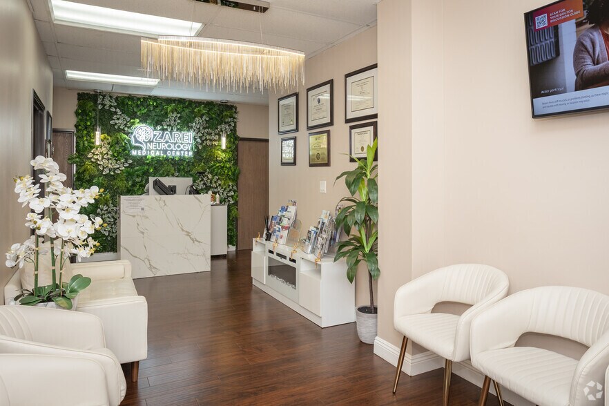 303 W Katella Ave, Orange, CA à louer - Photo intérieure – Image 3 sur 16