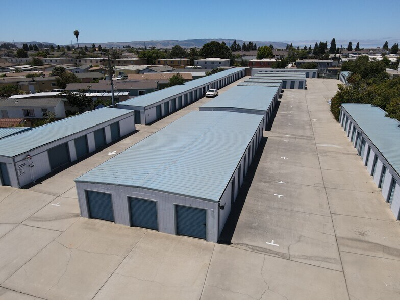 1745 S Lincoln St, Santa Maria, CA à vendre - Photo de l’immeuble – Image 3 sur 21
