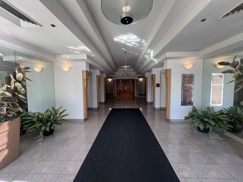 100 B St, Santa Rosa, CA à louer - Hall d’entrée – Image 2 sur 5