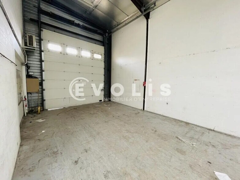 Local d’activités dans Pontault-Combault à louer - Photo intérieure – Image 3 sur 6