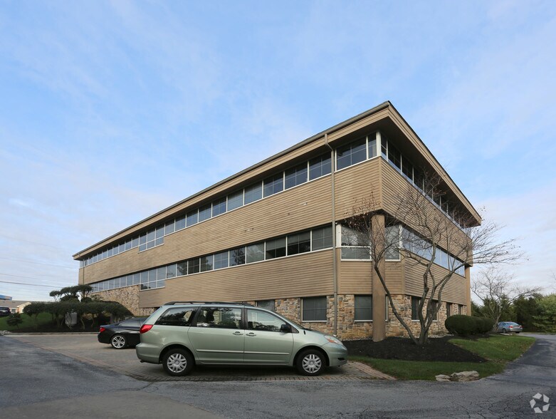 140 S Village Ave, Exton, PA à louer - Photo de l’immeuble – Image 2 sur 5