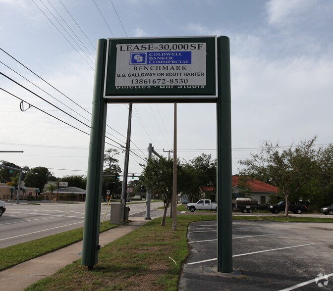 298 S Yonge St, Ormond Beach, FL à vendre - Photo de l’immeuble – Image 3 sur 15