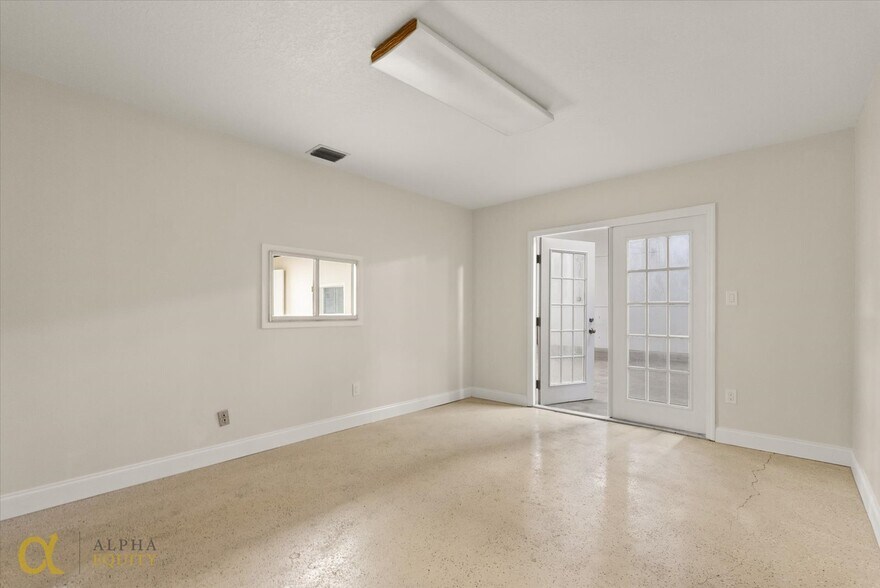 260 Power Ct, Sanford, FL à louer - Photo de l’immeuble – Image 2 sur 4