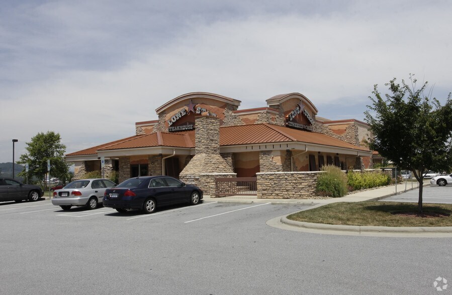 341 Rockwood Rd, Arden, NC à louer - Photo de l’immeuble – Image 3 sur 33