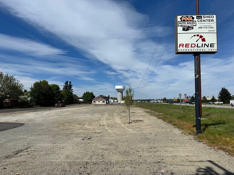 411 Miles ave, Hayden, ID à louer - Photo principale – Image 1 sur 8
