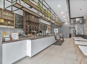 570 Bay St, Toronto, ON à louer Photo intérieure– Image 1 sur 5