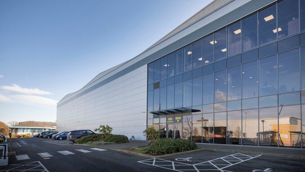 1 Edinburgh Way, Harlow à louer - Photo de l’immeuble – Image 3 sur 4
