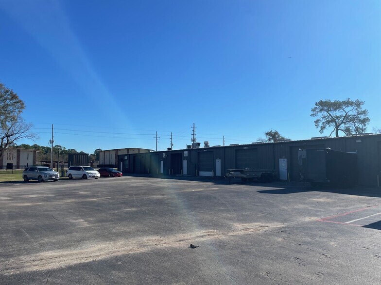 16261 Hollister St, Houston, TX à louer - Photo de l’immeuble – Image 1 sur 43