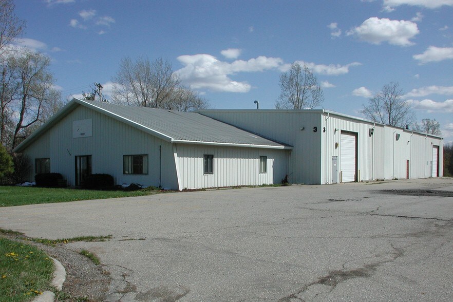 46001 Grand River Ave, Novi, MI à louer - Photo de l’immeuble – Image 2 sur 9