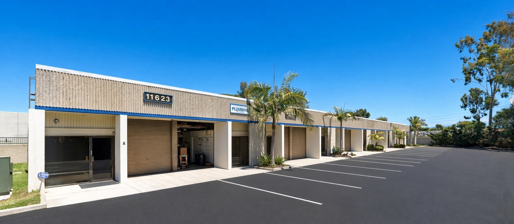 11623 Slater Ave, Fountain Valley, CA 92708 - Lot D - - Photo intérieure - Image 1 of 2