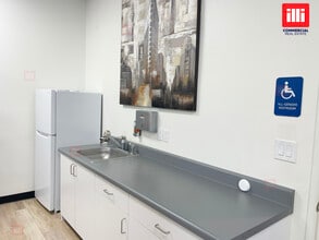 2401 Ventura Blvd, Camarillo, CA à louer Photo intérieure– Image 2 sur 6