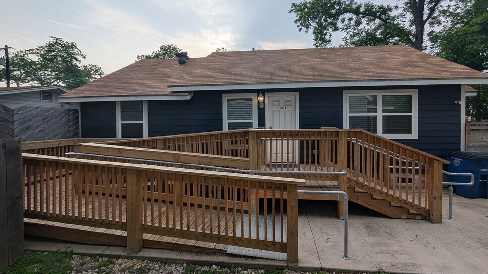 1601 Holly St, Austin, TX à louer - Photo de l’immeuble – Image 2 sur 35