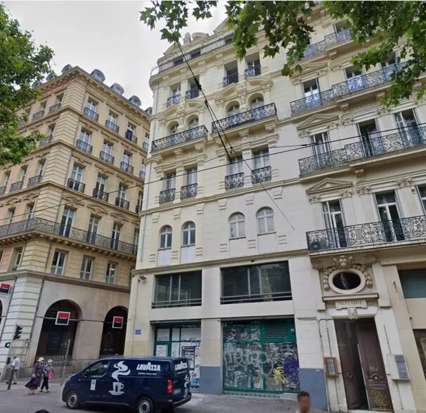 Bureau dans Marseille à louer - Photo de l’immeuble – Image 1 sur 14