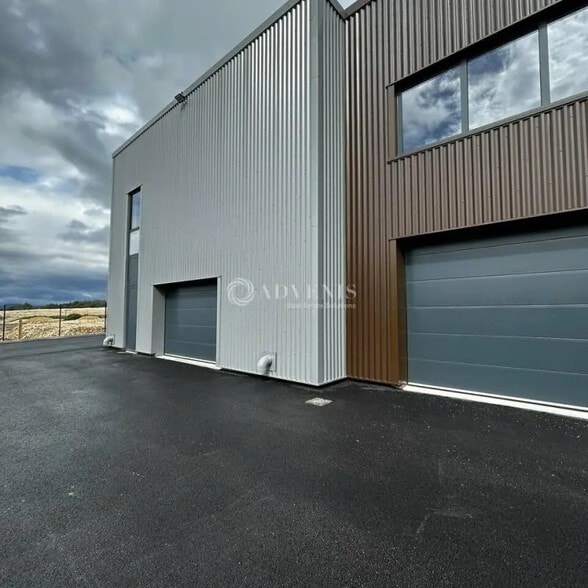 Local d'activités dans Vailhauquès à vendre - Photo de l’immeuble – Image 1 sur 6