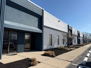 8716-8768 E 33rd St, Indianapolis, IN à louer Photo intérieure– Image 1 sur 5