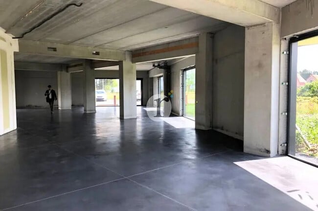 Plus de détails pour Local commercial à louer