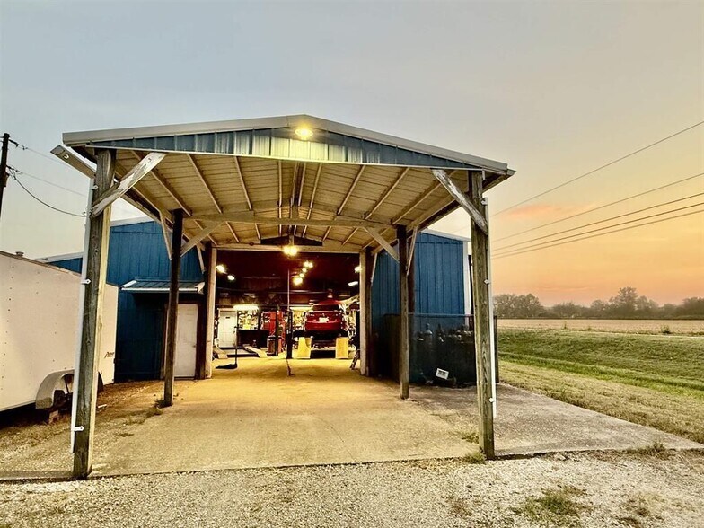114 Glenville Loop, Calhoun, KY à vendre - Photo principale – Image 1 sur 8