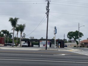 2350 W Whittier Blvd, La Habra, CA à louer Photo de l’immeuble– Image 2 sur 5