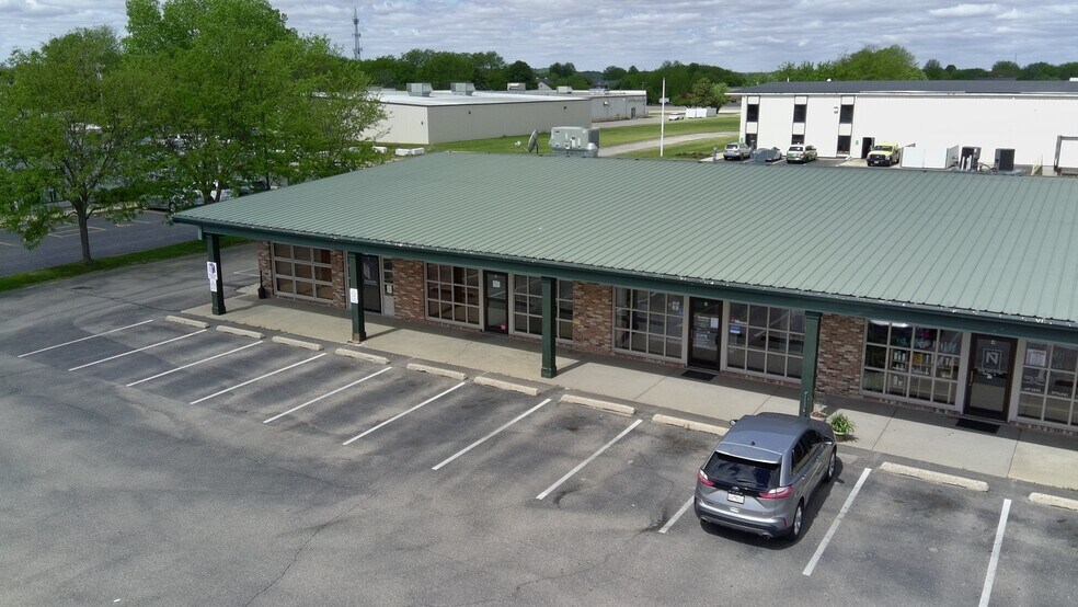 2833 Milton Ave, Janesville, WI à louer - Photo de l’immeuble – Image 3 sur 5