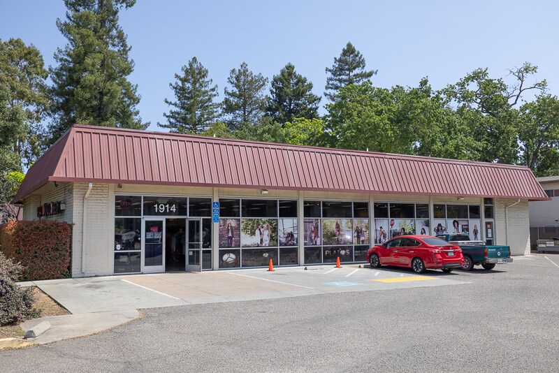 1914 Mendocino Ave, Santa Rosa, CA à louer Photo de l’immeuble– Image 1 sur 14