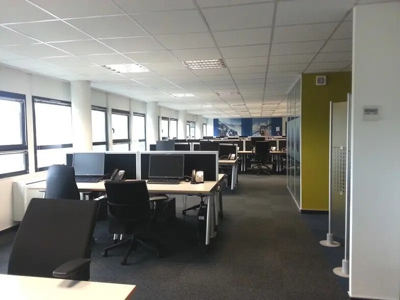 Bureau dans Freyming-Merlebach à louer - Photo de l’immeuble – Image 1 sur 7