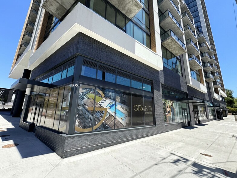 340 E Paces Ferry Rd, Atlanta, GA à louer - Photo de l’immeuble – Image 3 sur 5