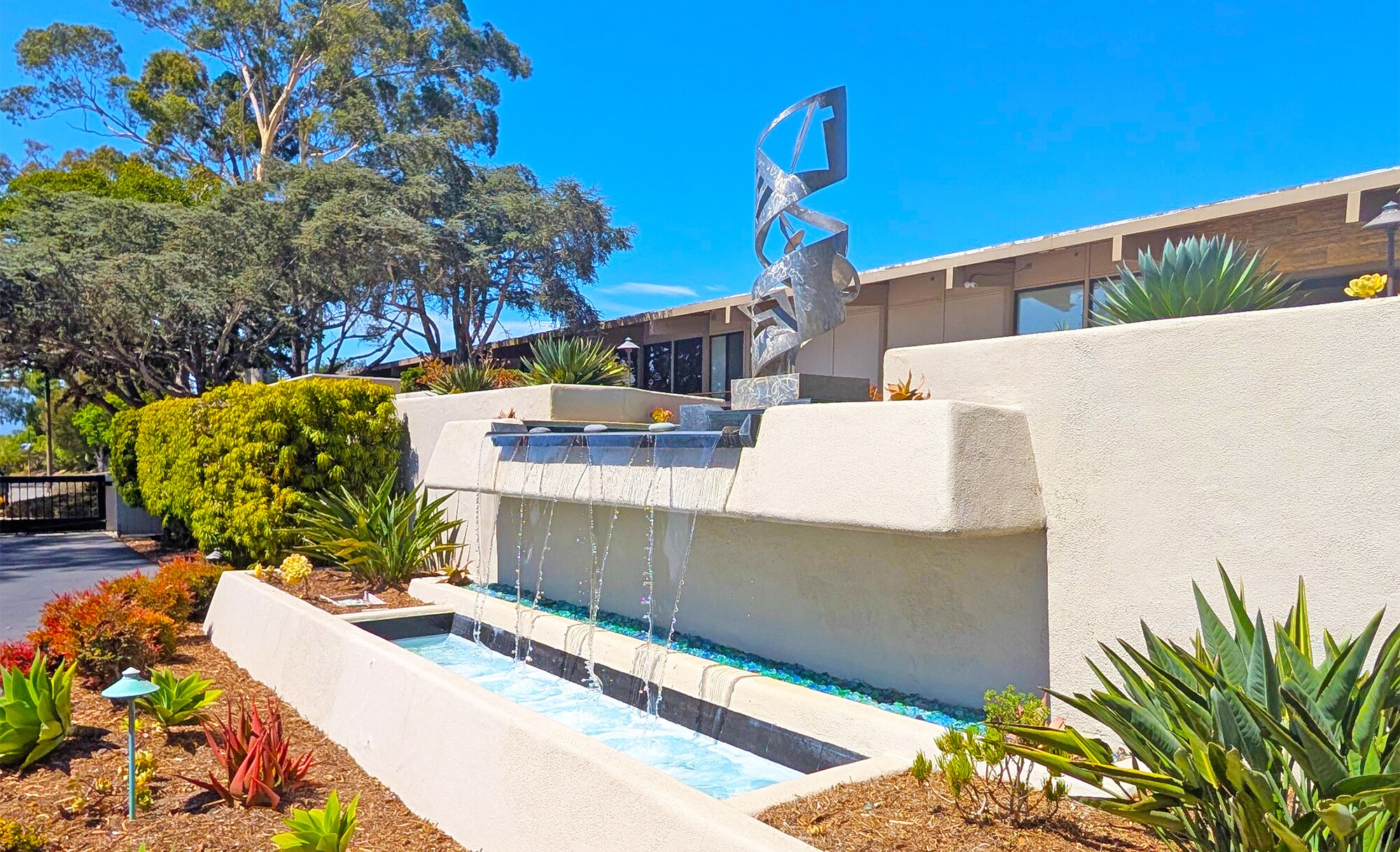 800 Miramonte Dr, Santa Barbara, CA à louer Photo de l’immeuble– Image 1 sur 6