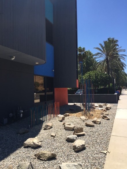 9040 Topanga Canyon Blvd, West Hills, CA à louer - Photo de l’immeuble – Image 3 sur 6