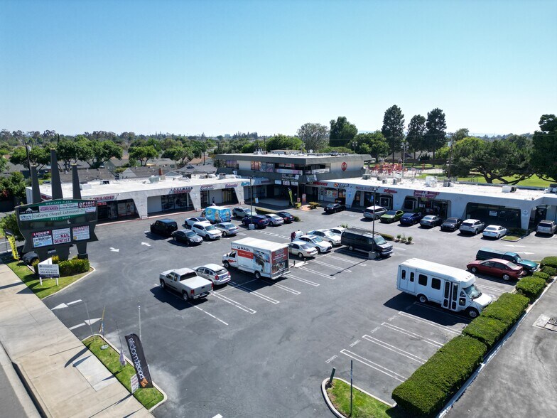 5237-5263 Paramount Blvd, Lakewood, CA à louer - Photo de l’immeuble – Image 2 sur 33