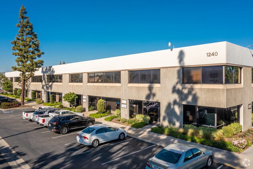 1240 N Van Buren St, Anaheim, CA à louer - Photo principale – Image 1 sur 11