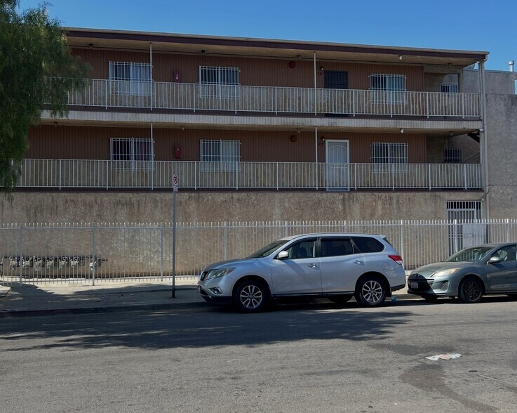 7001-7005 S Main St, Los Angeles, CA à vendre - Photo de l’immeuble – Image 2 sur 15