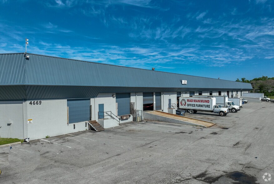 4669 L B McLeod Rd, Orlando, FL à louer - Photo principale – Image 1 sur 6