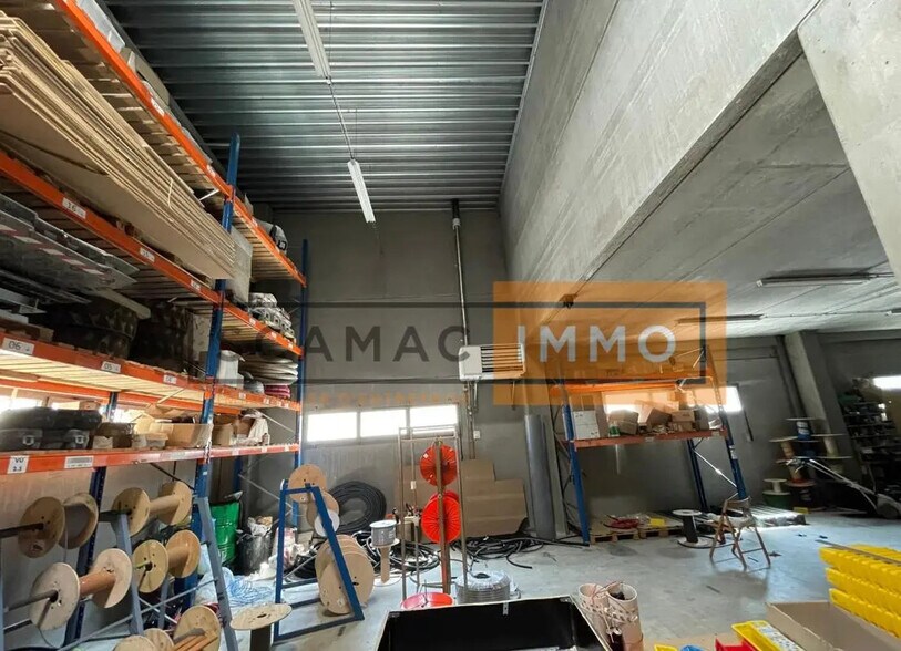 Local d'activités dans Bussy-Saint-Georges à vendre - Photo de l’immeuble – Image 2 sur 10