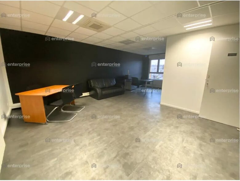 Local d’activités dans Chambly à louer - Photo intérieure – Image 2 sur 6