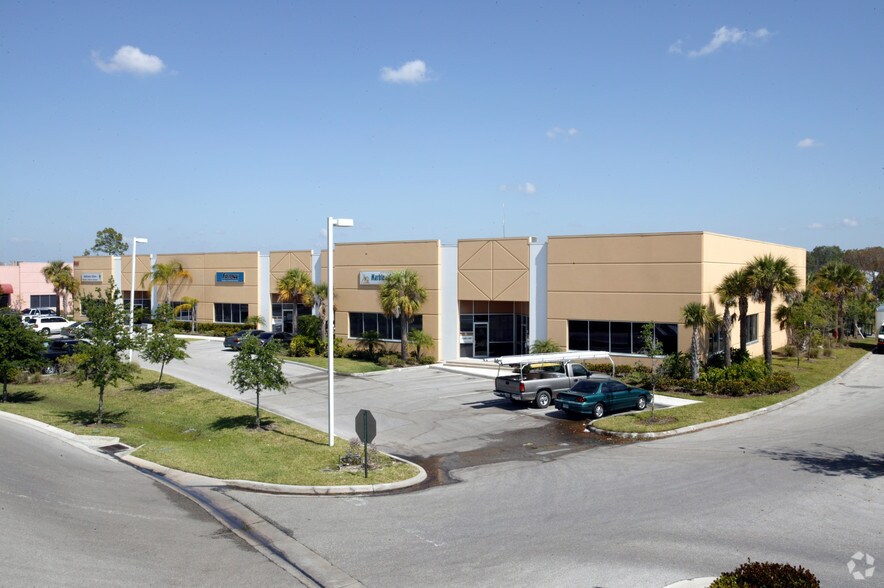 6141 Mid Metro Dr, Fort Myers, FL à vendre - Photo principale – Image 1 sur 5