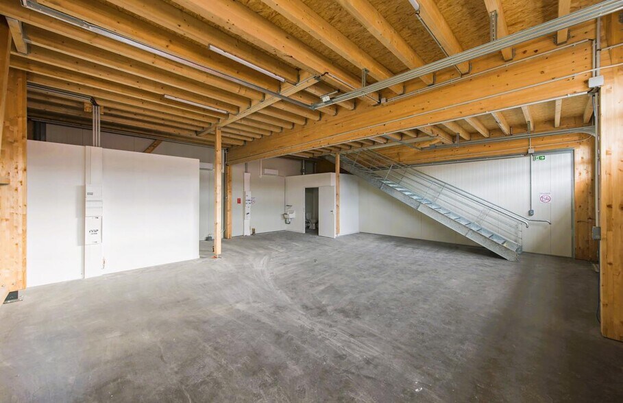 72 Rue Aristide Briand, Petit-Couronne à louer - Photo de l’immeuble – Image 3 sur 22