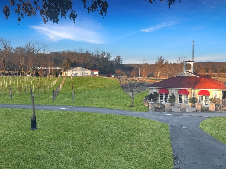2982 Harvey Bowden Rd, Paris, TN à vendre - Photo de l’immeuble – Image 3 sur 57