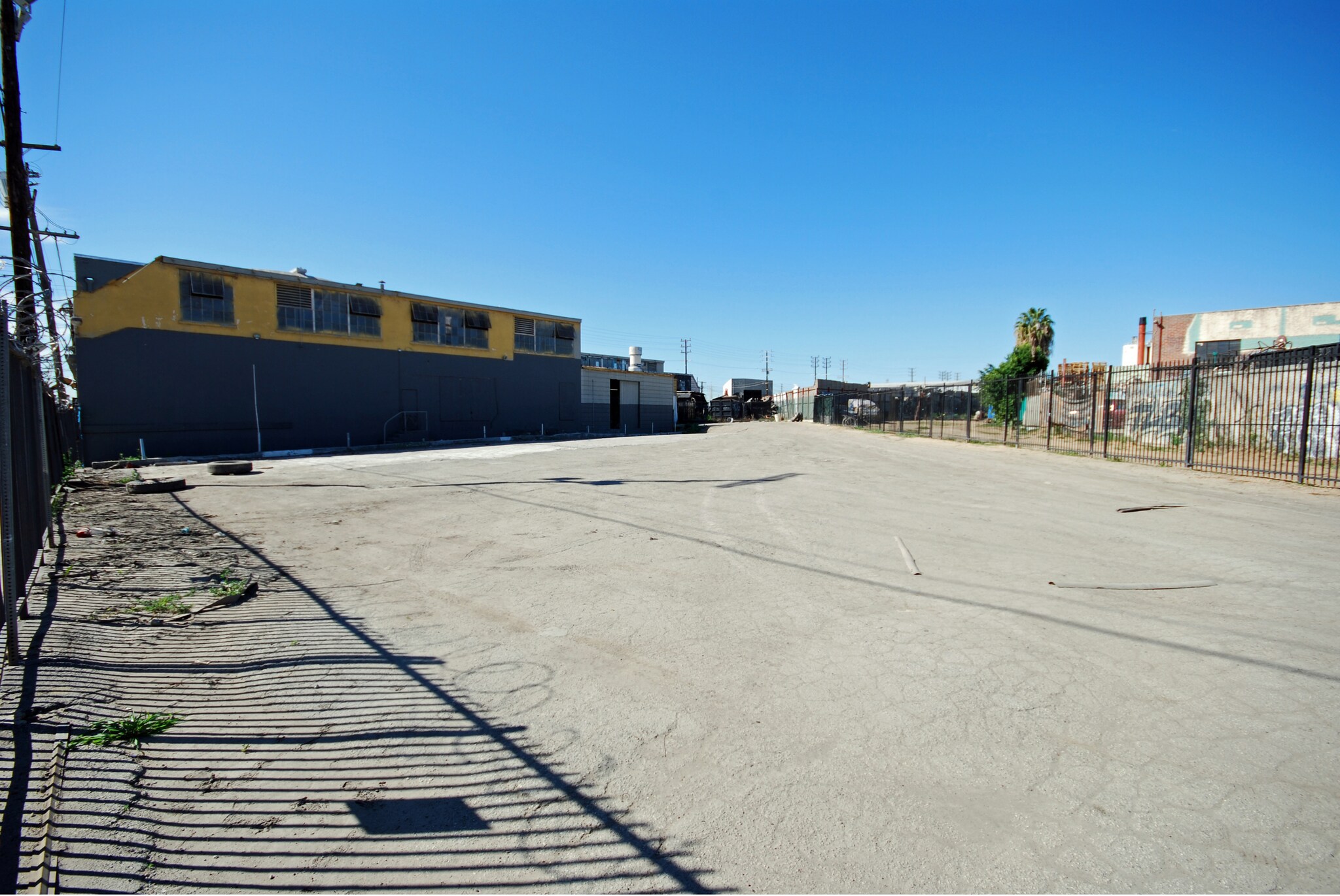 1515 S Evergreen Ave, Los Angeles, CA à louer Photo de l’immeuble– Image 1 sur 7