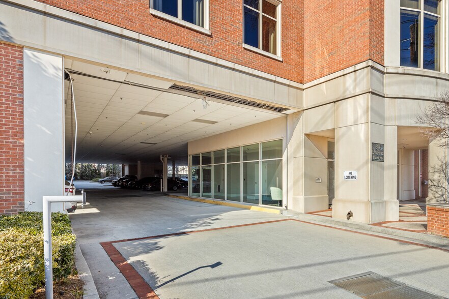 532 E Paces Ferry Rd NE, Atlanta, GA à louer - Photo de l’immeuble – Image 3 sur 14