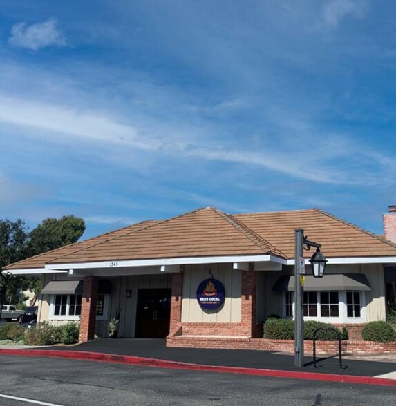 1321-1345 E Thousand Oaks Blvd, Thousand Oaks, CA à louer - Photo de l’immeuble – Image 2 sur 7