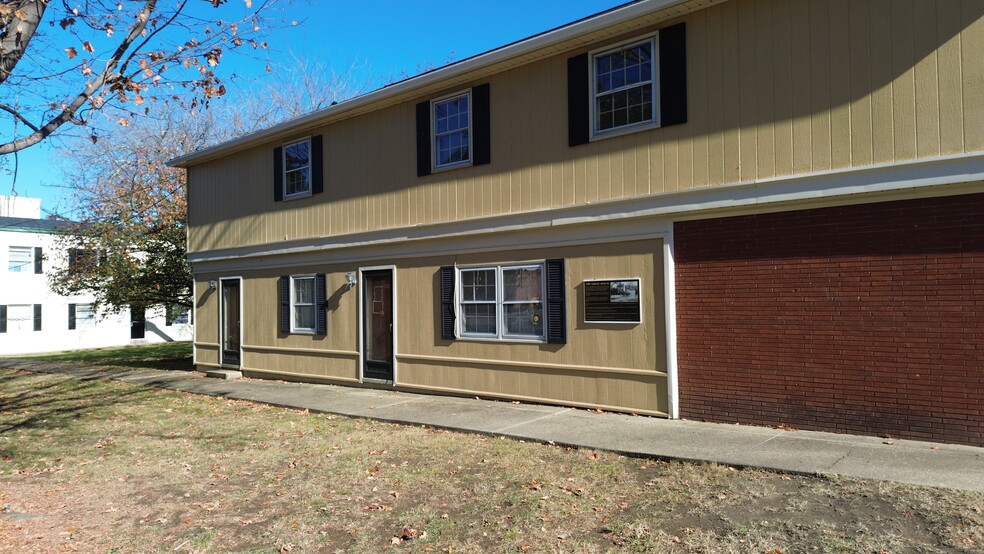 41610 Courthouse Dr, Leonardtown, MD à louer - Photo de l’immeuble – Image 1 sur 2