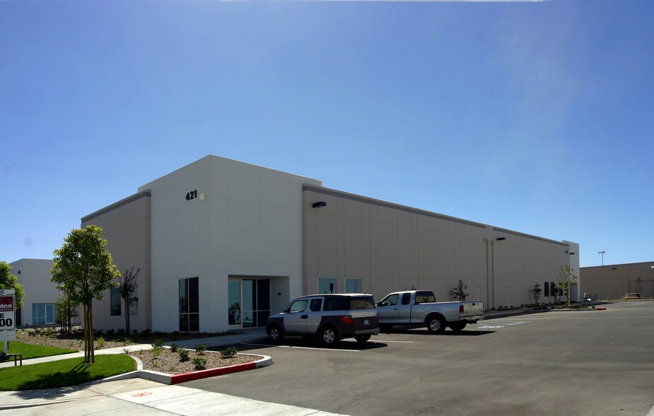 421 Business Center Ct, Redlands, CA à louer - Photo de l’immeuble – Image 3 sur 4