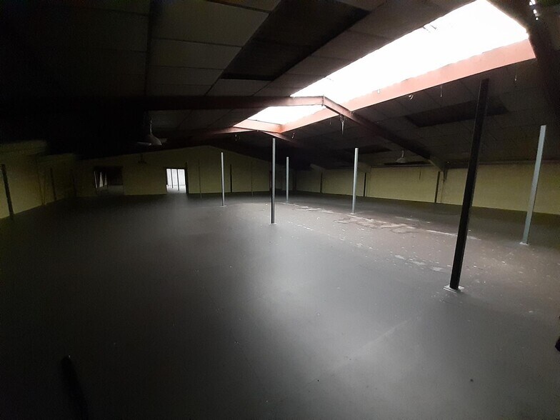 Industriel/Logistique dans Saint-Bonnet-de-Mure à vendre - Photo de l’immeuble – Image 3 sur 4