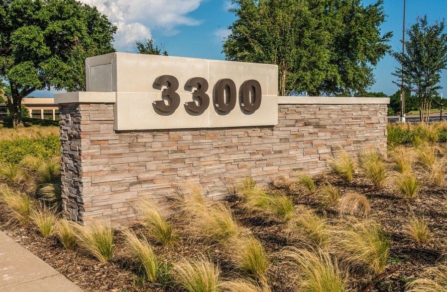 3300 E Renner Rd, Richardson, TX à louer - Photo de l’immeuble – Image 3 sur 12