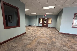 100 S College Ave, Bloomington, IN à louer Photo intérieure– Image 1 sur 29