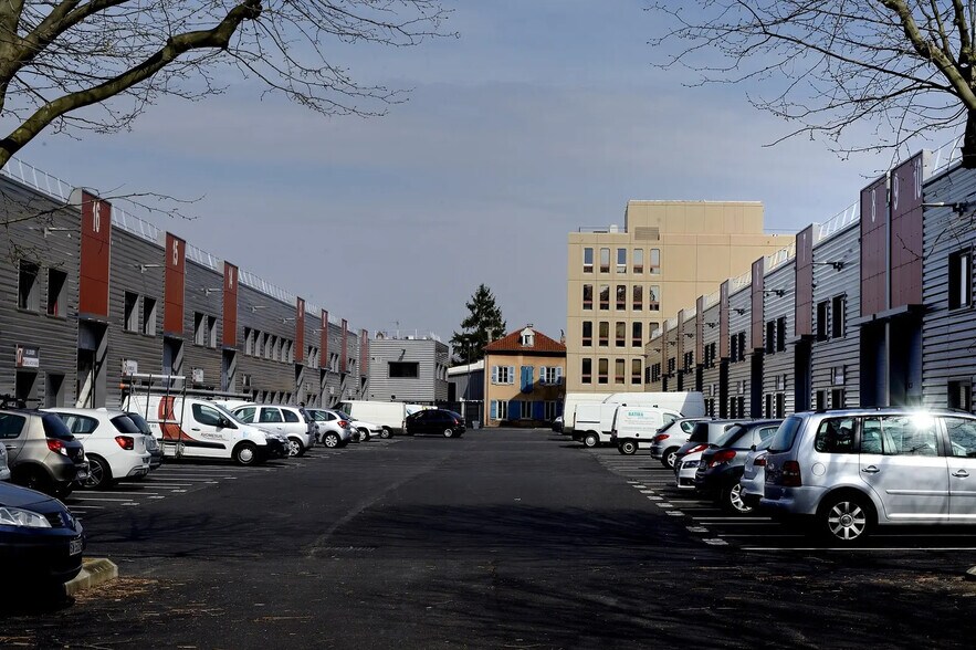 254 Rue Francis De Pressensé, Villeurbanne à louer - Photo de l’immeuble – Image 3 sur 6