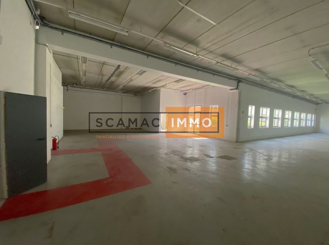 Industriel/Logistique dans Saint-Thibault-des-Vignes à louer Photo de l’immeuble– Image 1 sur 22